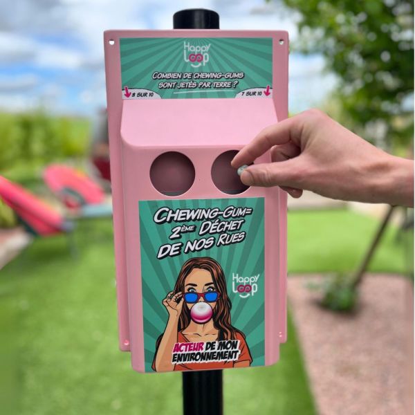 Poubelle de tri des chewing gum en situation à l'extérieur